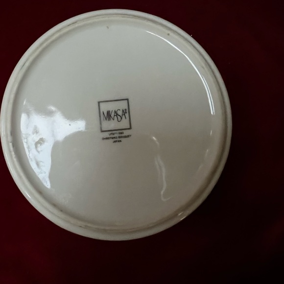 Mikasa Covered Trinket Box.”Christmas Bouquet” Christmas Garland. - Picture 6 of 10